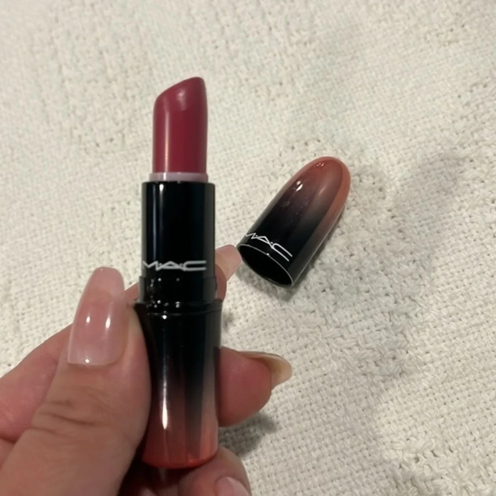 MAC LIPSTICK As‎ if I care Love me lipstick 407 used